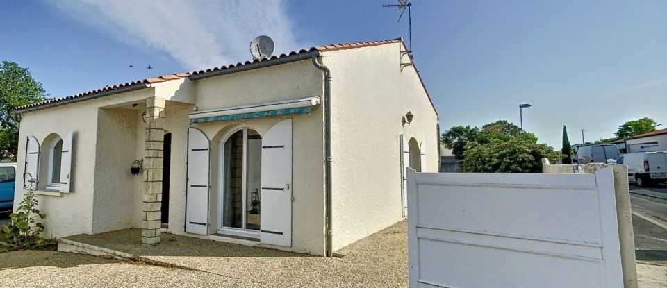 House 4 rooms of 108 m² in Sainte-Soulle (17220)