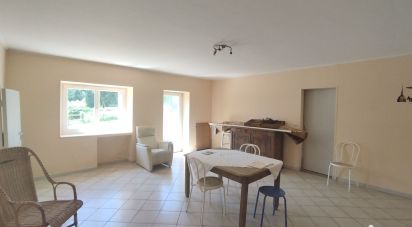 Maison 9 pièces de 229 m² à Villaines-la-Juhel (53700)