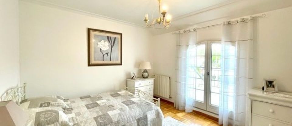 House 6 rooms of 155 m² in Les Pavillons-sous-Bois (93320)