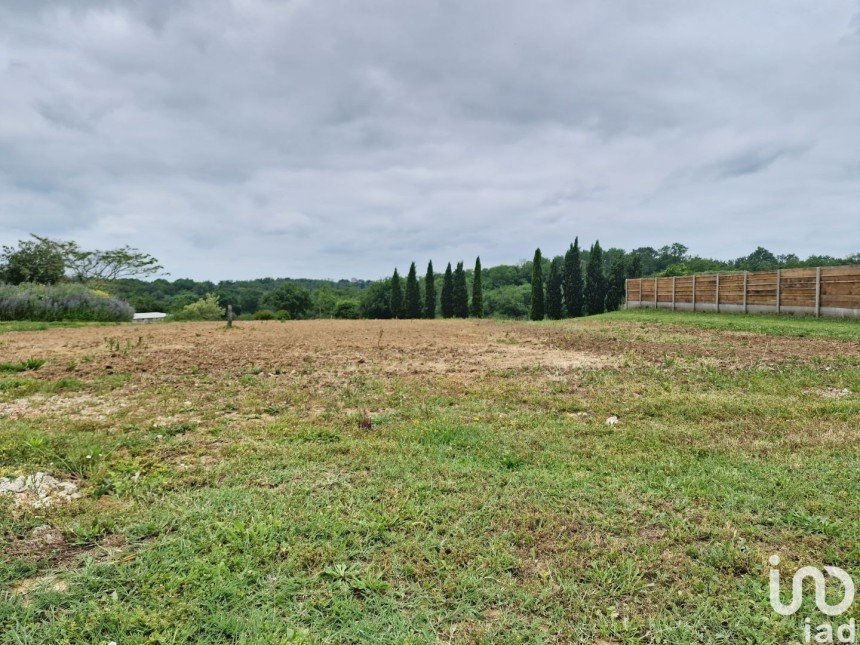 Land of 1,400 m² in Saint-Caprais-de-Bordeaux (33880)