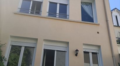 House 5 rooms of 175 m² in Vichy (03200)