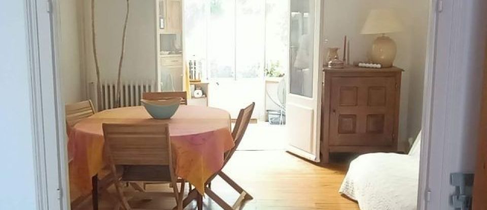 House 6 rooms of 140 m² in Poitiers (86000)