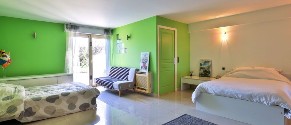 House 9 rooms of 331 m² in Cagnes-sur-Mer (06800)