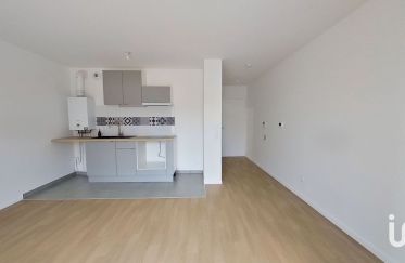 Apartment 1 room of 29 m² in Ris-Orangis (91130)