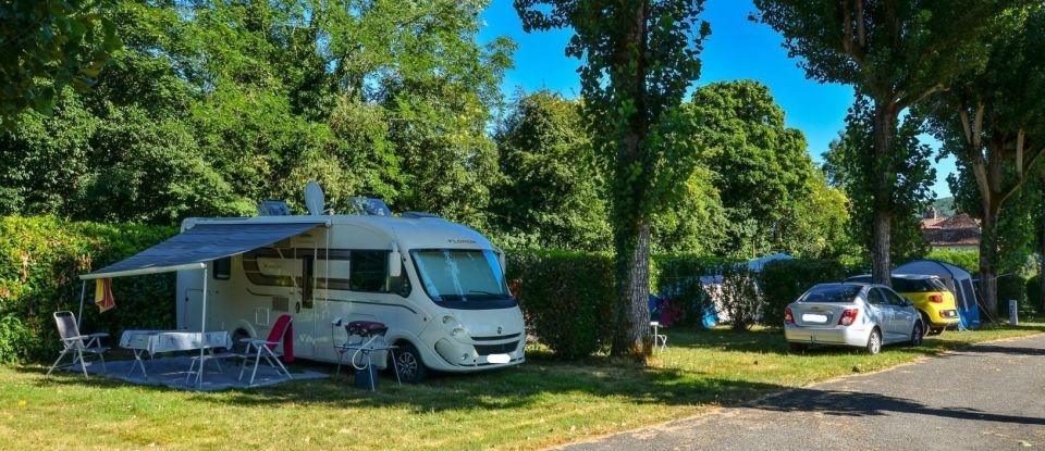Camping of 1,400 m² in Saint-Sauves-d'Auvergne (63950)