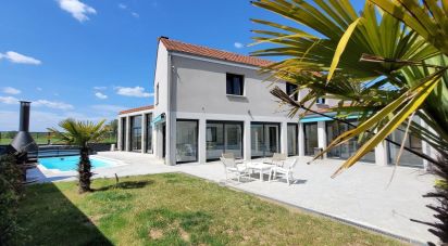 House 7 rooms of 230 m² in Ponthévrard (78730)