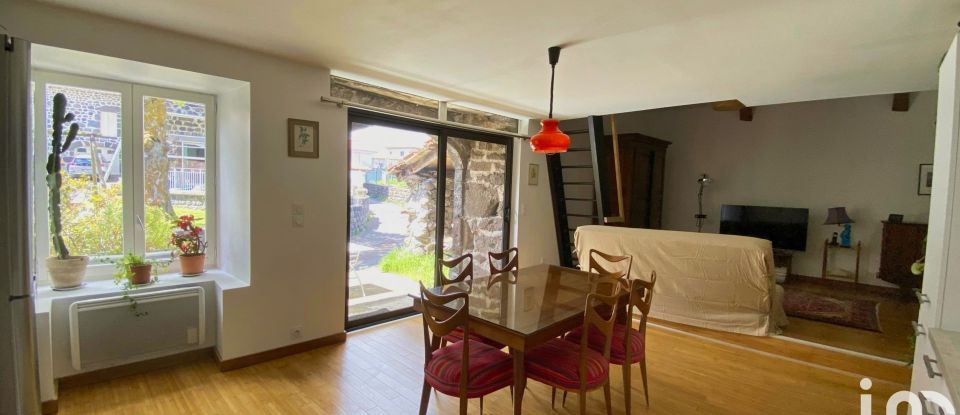 House 4 rooms of 140 m² in Cayres (43510)