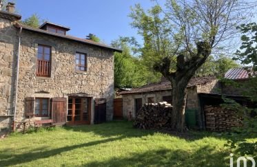 House 5 rooms of 100 m² in Saint-Amant-Roche-Savine (63890)