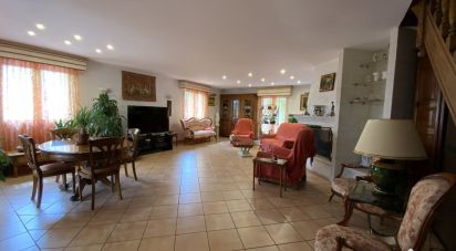 House 5 rooms of 252 m² in Gardanne (13120)