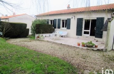House 5 rooms of 120 m² in Saintes (17100)
