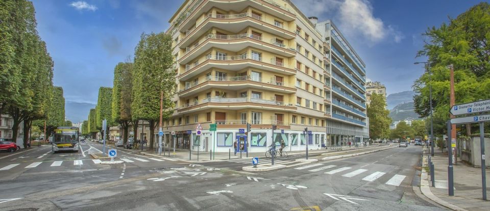 Building in Grenoble (38000) of 105 m²