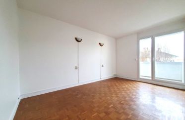 Apartment 3 rooms of 61 m² in Pontault-Combault (77340)