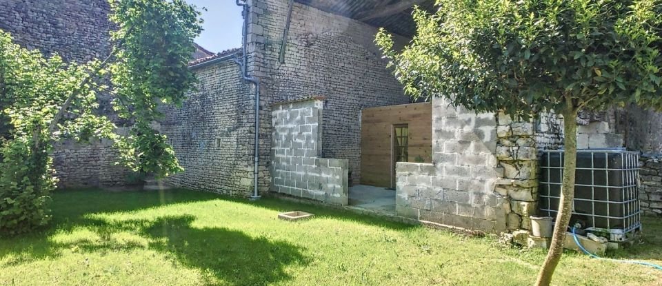 House 4 rooms of 143 m² in Xambes (16330)
