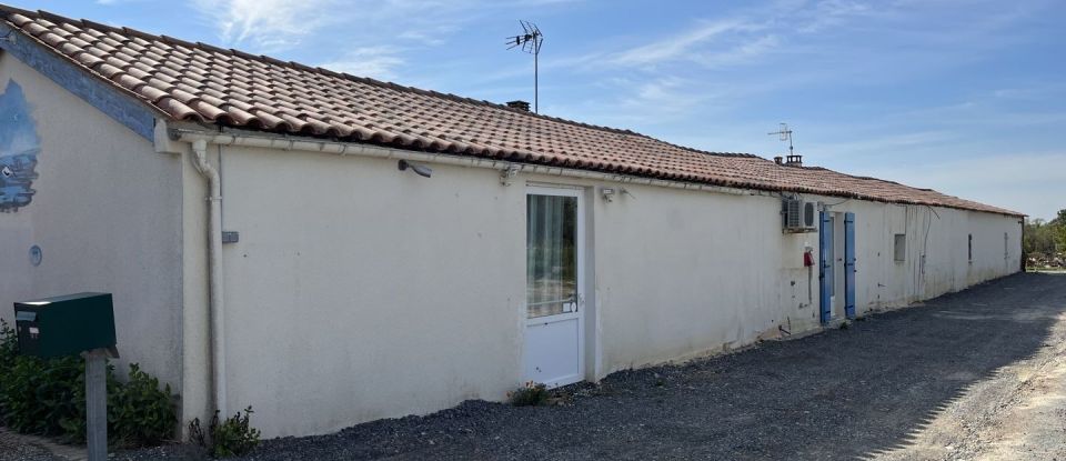 House 5 rooms of 195 m² in Charron (17230)