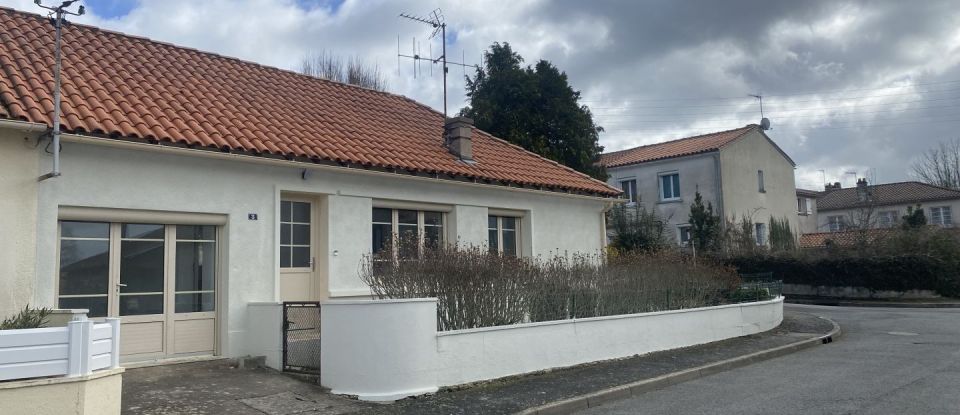 House 3 rooms of 75 m² in Parthenay (79200)