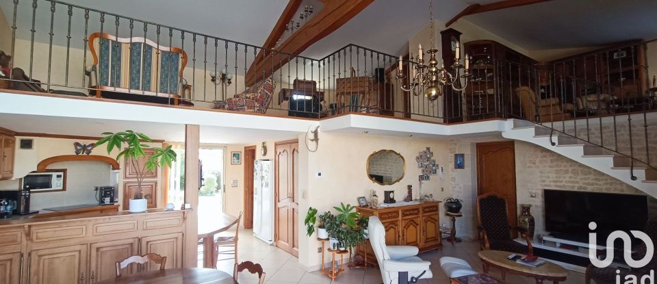 House 6 rooms of 288 m² in Saint-Maxire (79410)