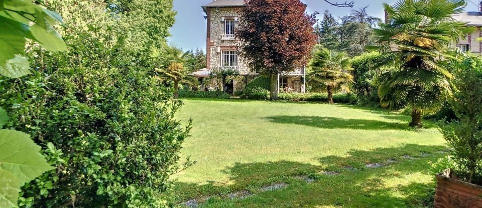House 7 rooms of 211 m² in Château-Renard (45220)