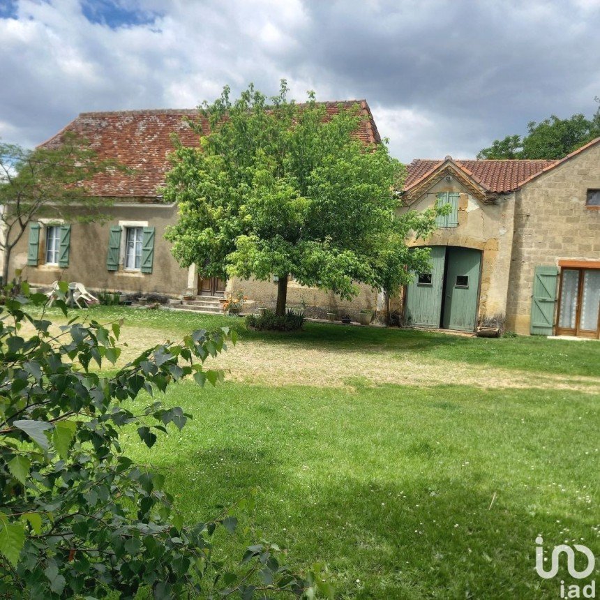 Traditional house 5 rooms of 135 m² in Aubous (64330)