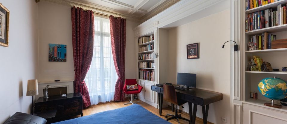 Appartement 3 pièces de 82 m² à Paris (75116)