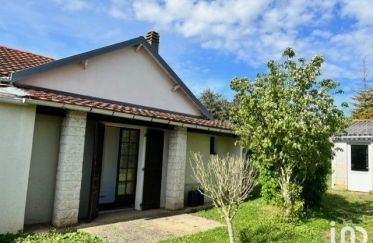 House 4 rooms of 85 m² in Niort (79000)