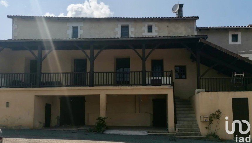 Maison de village 4 pièces de 110 m² à Saint-Martial-de-Valette (24300)