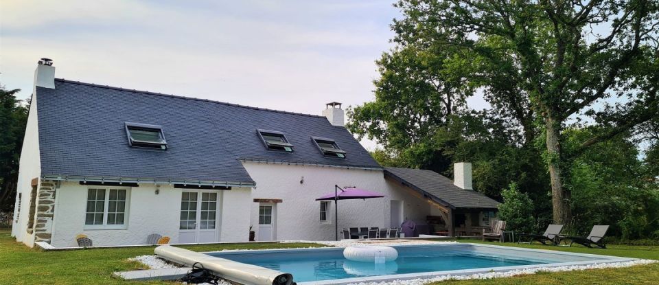 House 5 rooms of 158 m² in Saint-Molf (44350)