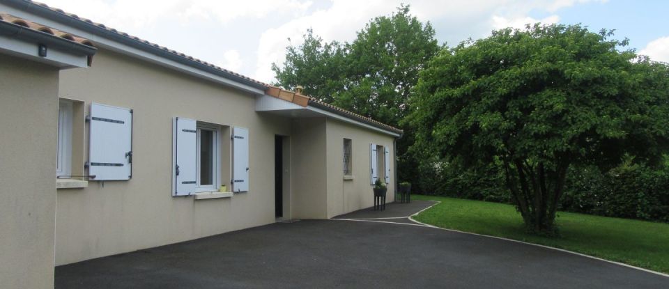 House 5 rooms of 120 m² in La Chapelle-Saint-Laurent (79430)