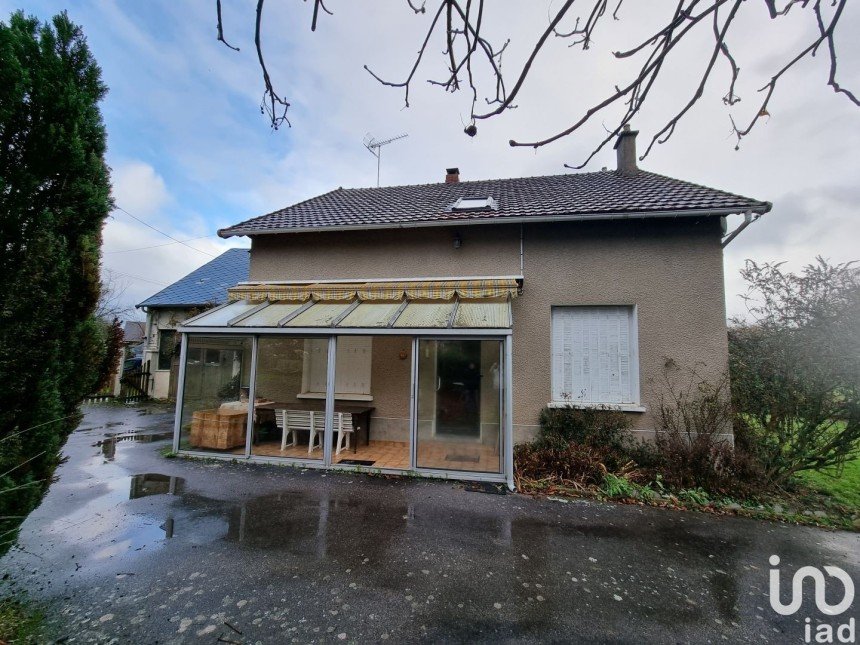 Maison de village 4 pièces de 98 m² à Bussière-Dunoise (23320)
