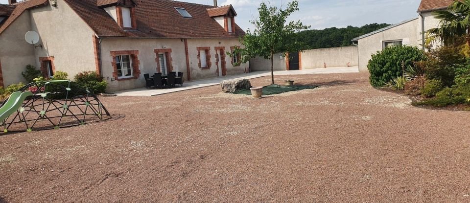 House 12 rooms of 420 m² in Les Bordes (45460)