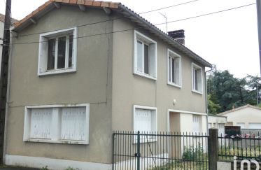 House 5 rooms of 100 m² in Niort (79000)