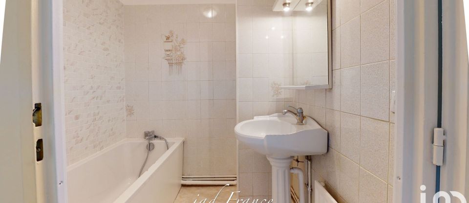 Apartment 4 rooms of 77 m² in Les Ulis (91940)
