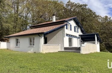 Traditional house 5 rooms of 147 m² in Lahonce (64990)
