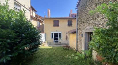 Maison 9 pièces de 178 m² à Villeneuve-de-Marsan (40190)