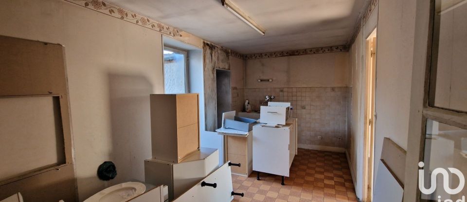 Maison 4 pièces de 59 m² à Lurcy-Lévis (03320)