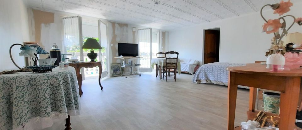 Maison 14 pièces de 480 m² à Grisy-les-Plâtres (95810)