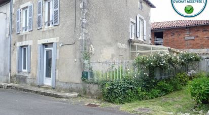 House 4 rooms of 112 m² in Champagne-Mouton (16350)