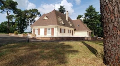 House 10 rooms of 350 m² in Le Luart (72390)