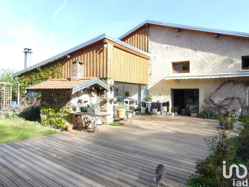 Maison 4 pièces de 133 m² à Dommartin-aux-Bois (88390)
