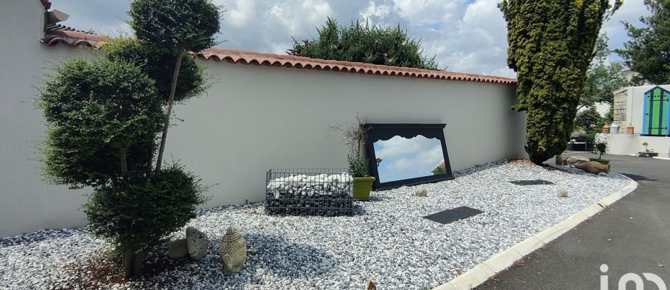 House 6 rooms of 203 m² in Marans (17230)