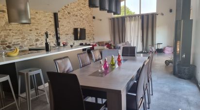 House 5 rooms of 165 m² in Montaigu (85600)