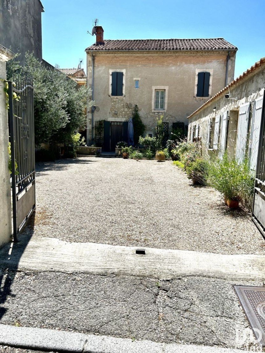 House 10 rooms of 214 m² in Avignon (84140)
