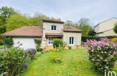 House 4 rooms of 123 m² in Fontaine-le-Comte (86240)