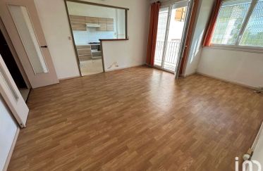 Apartment 3 rooms of 64 m² in Parthenay (79200)