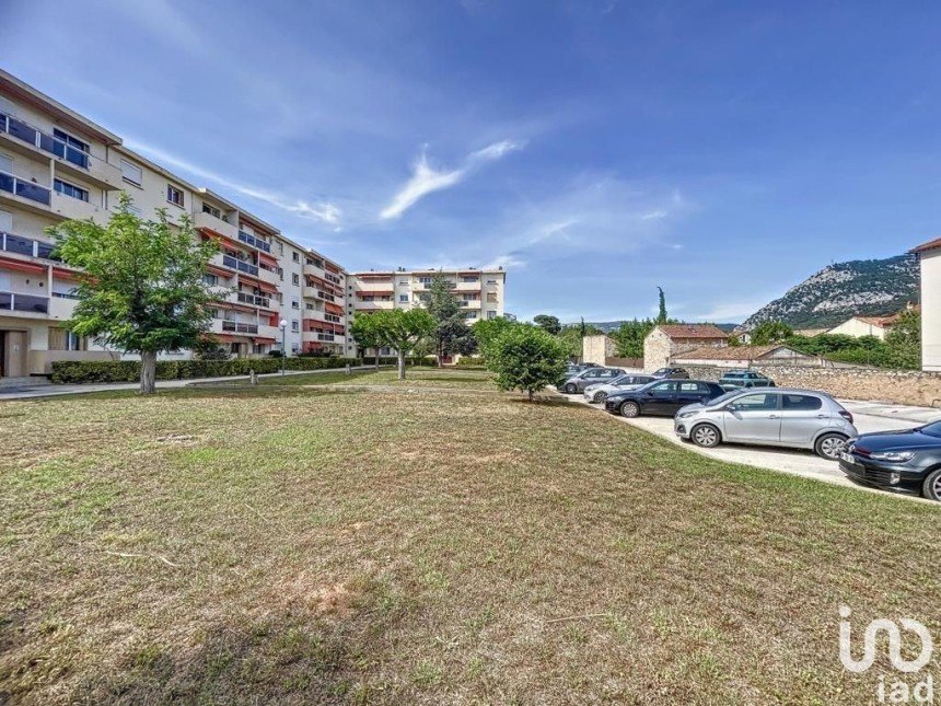 Apartment 3 rooms of 62 m² in Toulon (83200)