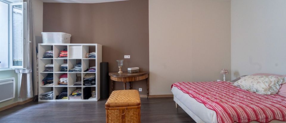House 5 rooms of 145 m² in Ampus (83111)