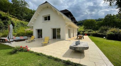 House 6 rooms of 180 m² in Voiron (38500)