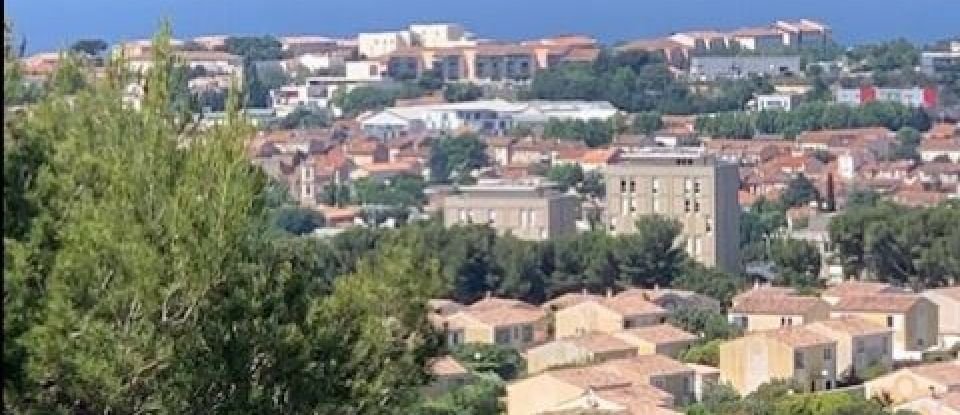 Land of 1,301 m² in Marseille (13015)