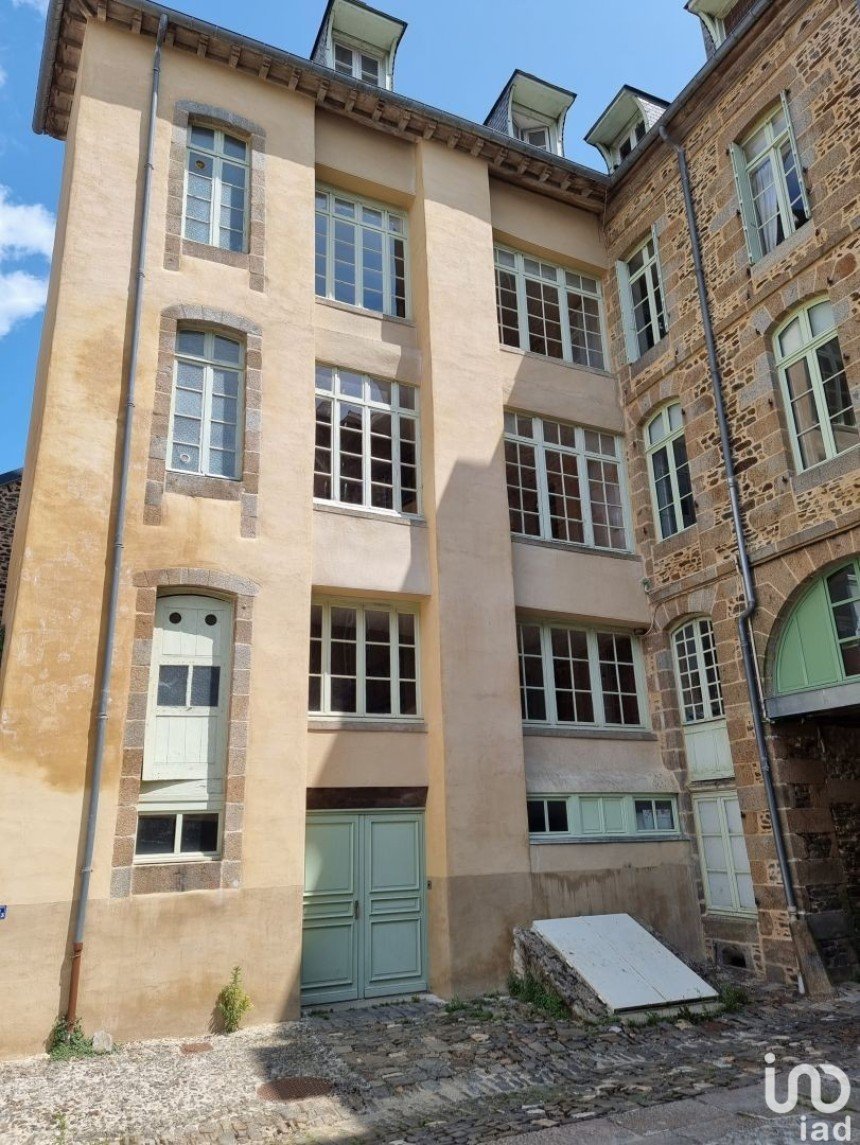 Appartement 4 pièces de 128 m² à Fougères (35300)