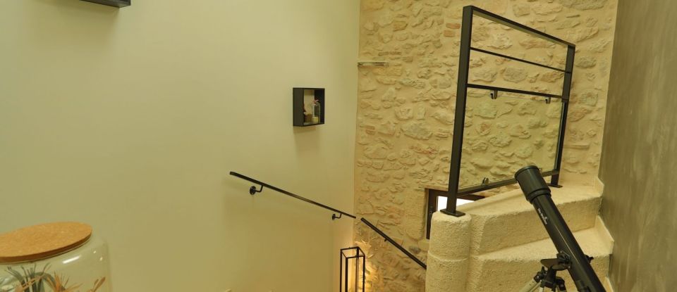 House 6 rooms of 185 m² in Rochefort-du-Gard (30650)