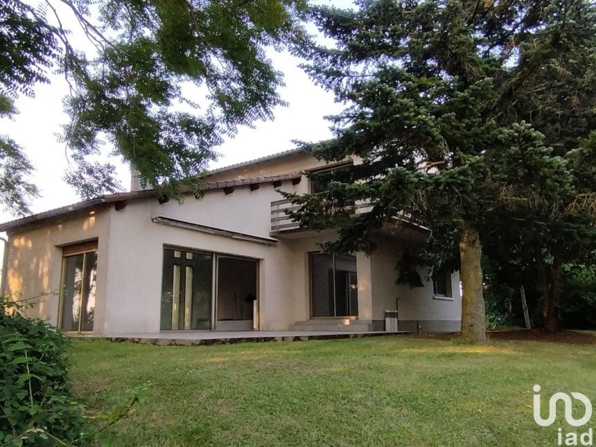 Maison 6 pièces de 228 m² à Saint-Julien-l'Ars (86800)
